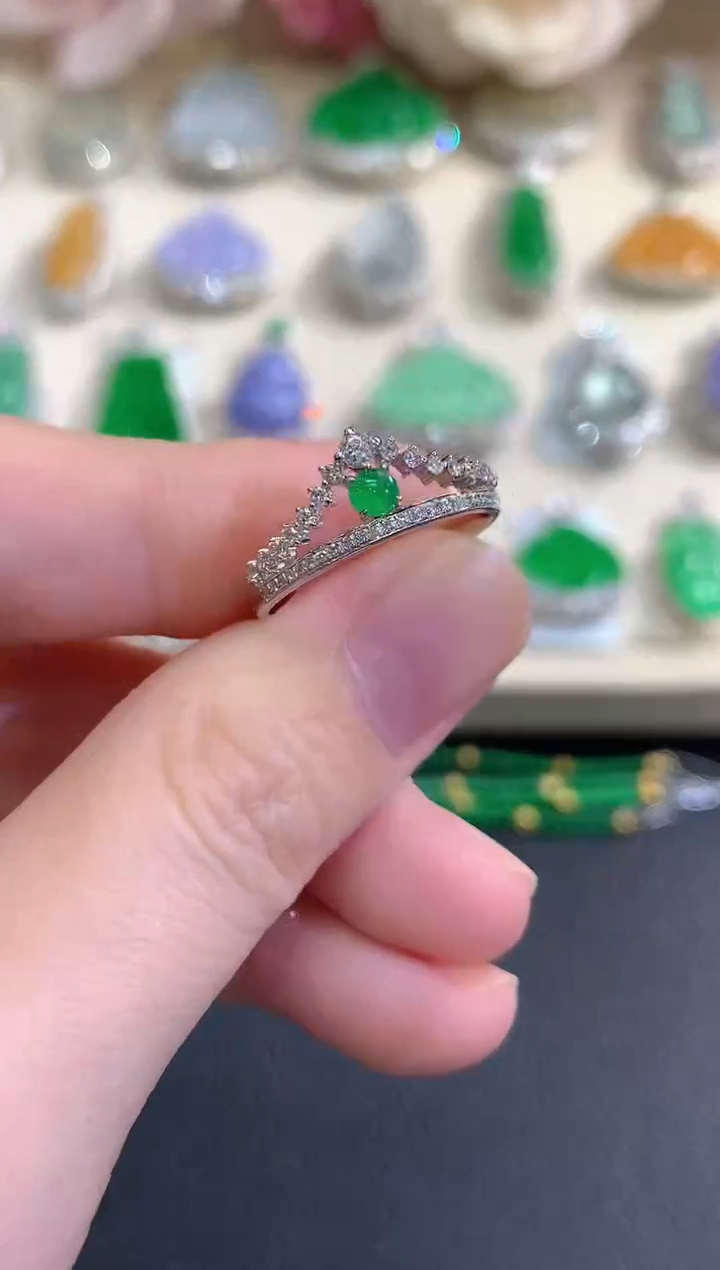 18K金镶嵌戒指翡翠秋日珠宝Q37