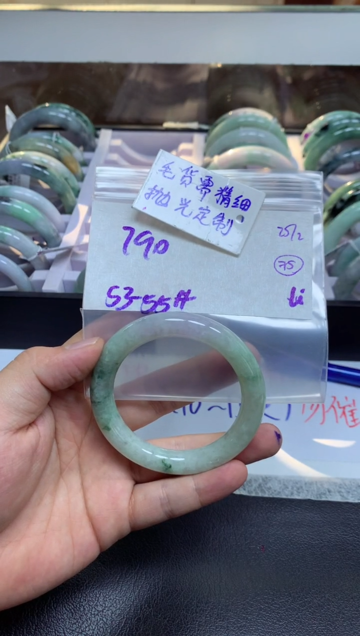 【闪购商品】定制翡翠未镶嵌手镯毛货需精细抛光+多人+790元