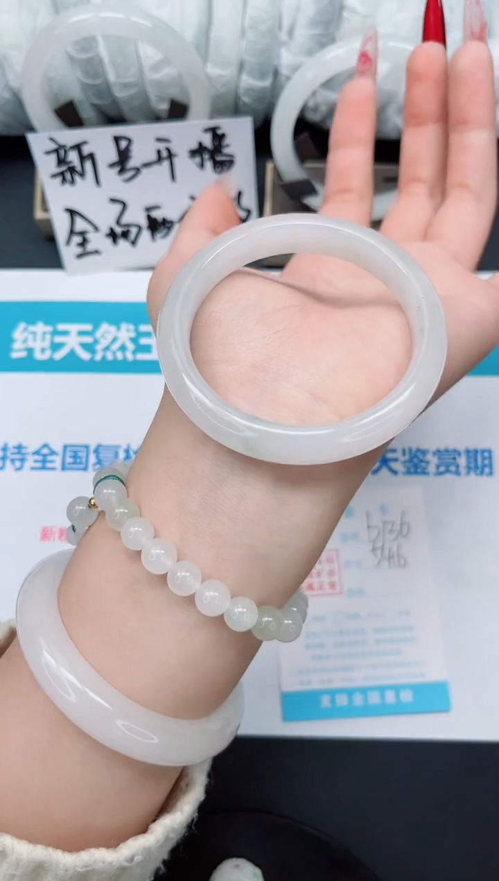 【闪购商品】石英质玉手镯未镶嵌b136