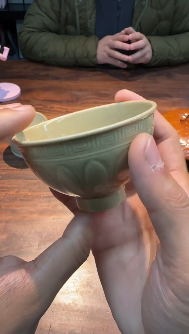 【闪购商品】致鸣窑 越窑回文菊瓣纹鸡心杯