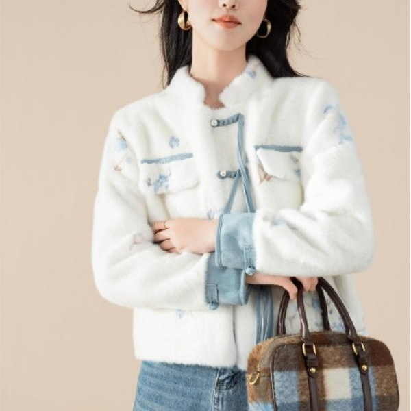 A623羊羔绒小香风开衫女装短款R0W2559BL103