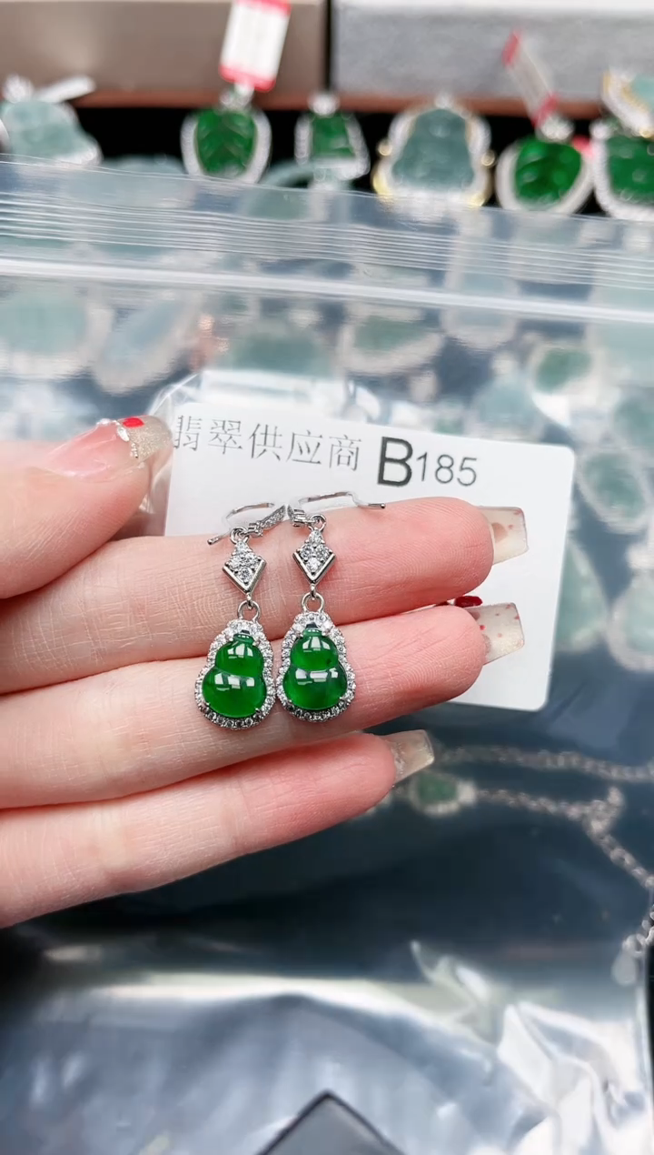 【闪购商品】翡翠颈饰未镶嵌185赠皮绳