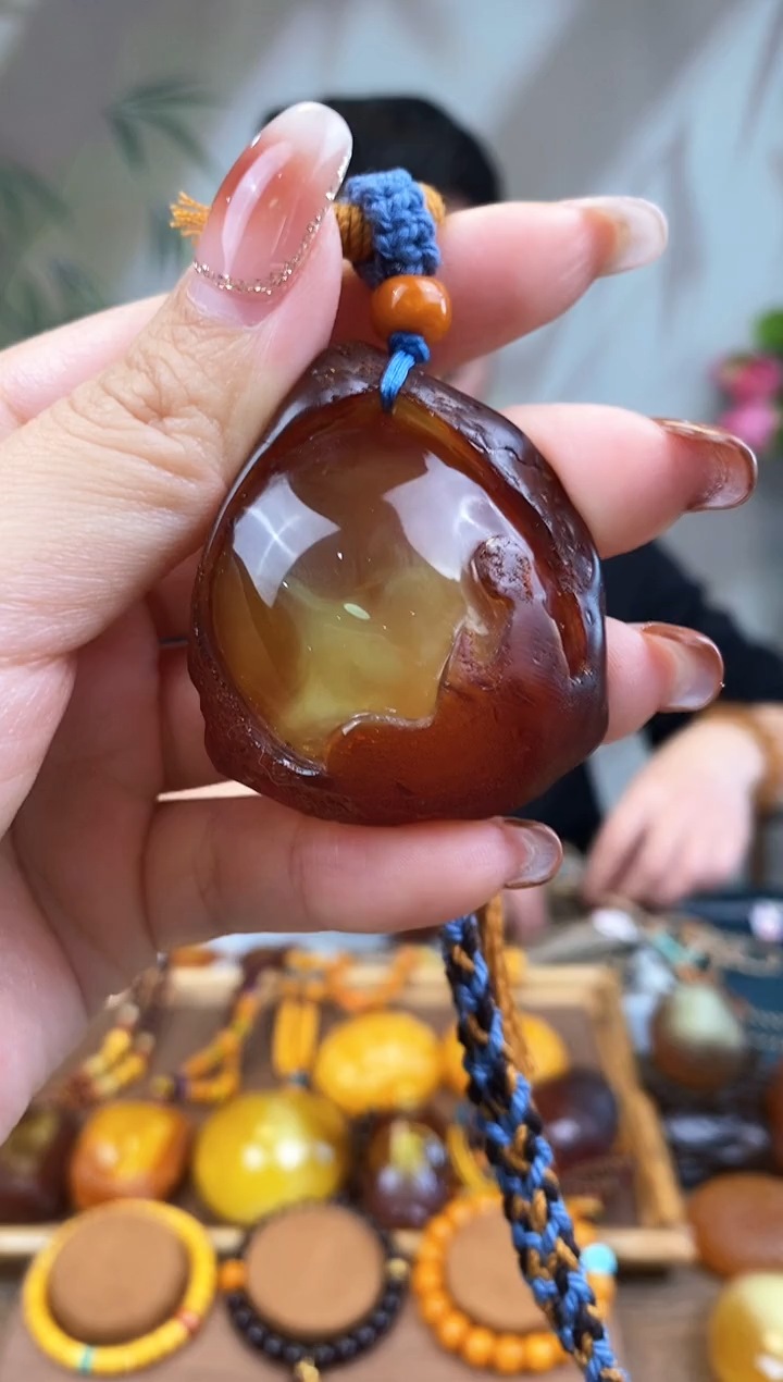 【闪购商品】琥珀裸石未镶嵌基地发货 一物一证 顺丰包邮