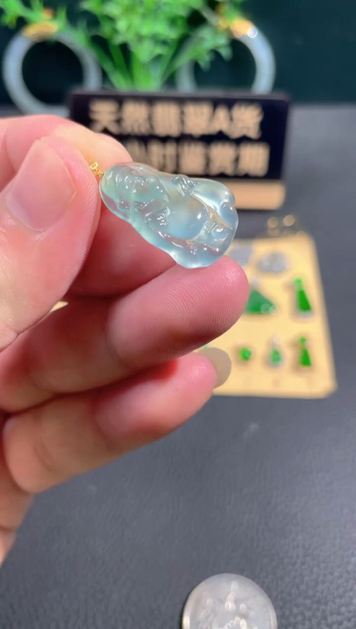 翡翠18K金镶嵌颈饰翡翠