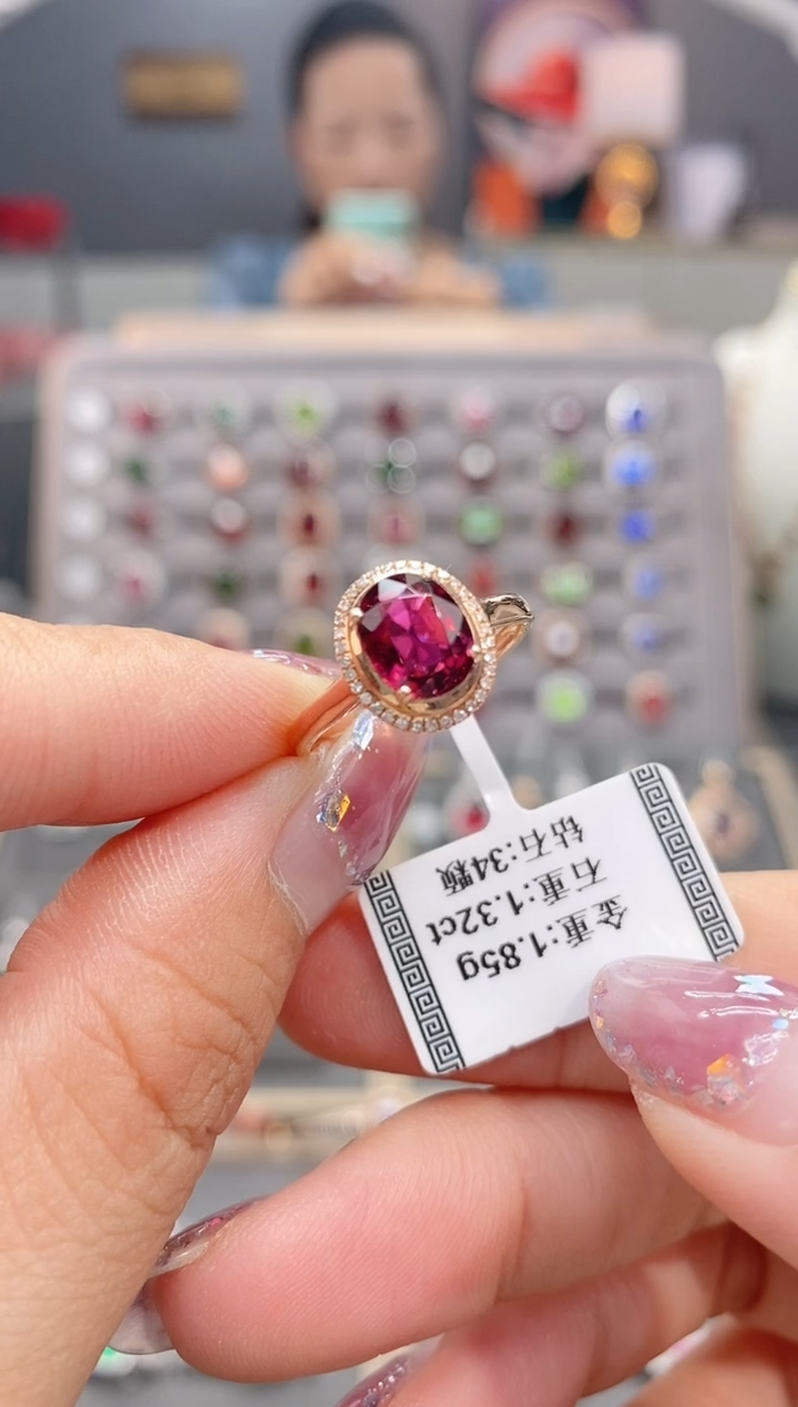 碧玺戒指18K金镶嵌1.32                      