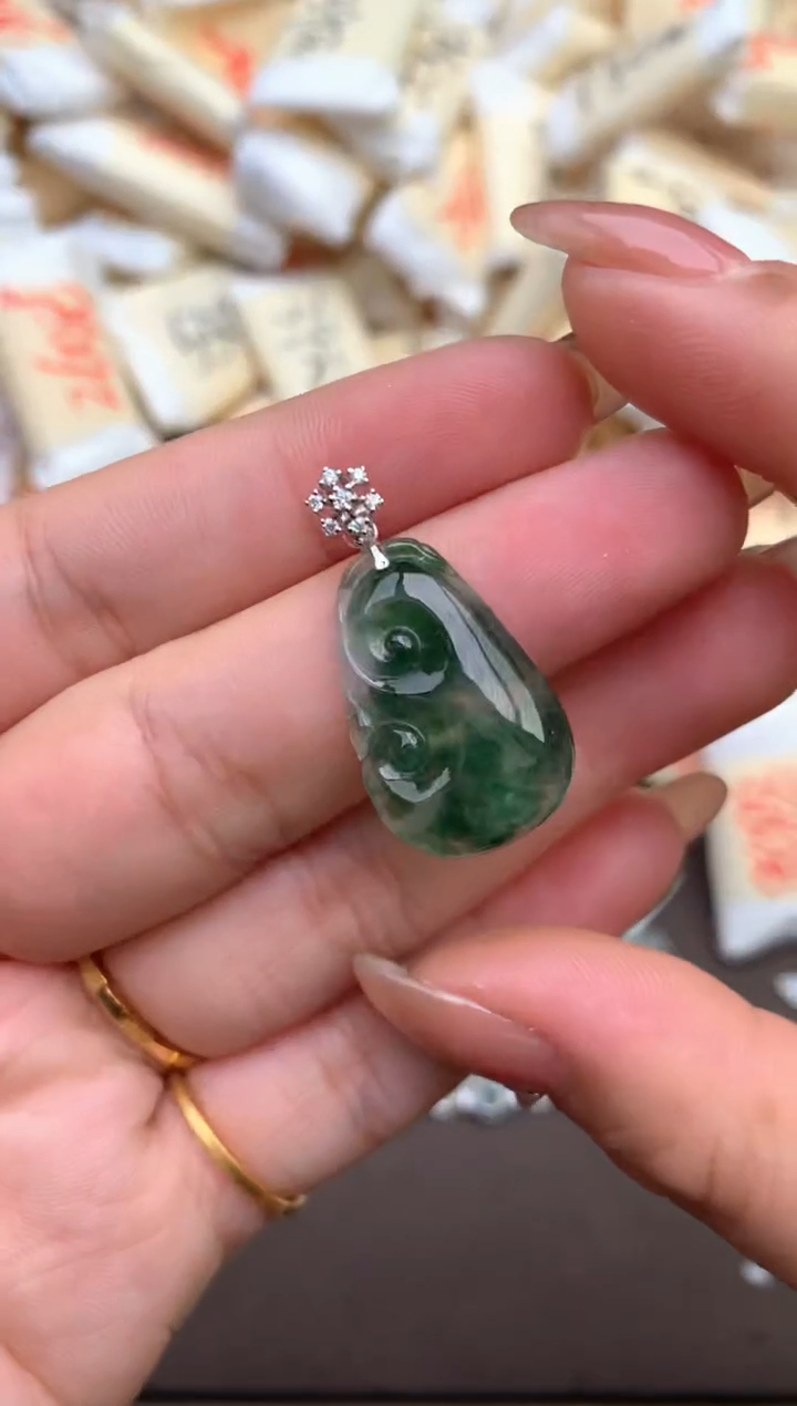 【闪购商品】翡翠挂件18K金镶嵌 — 