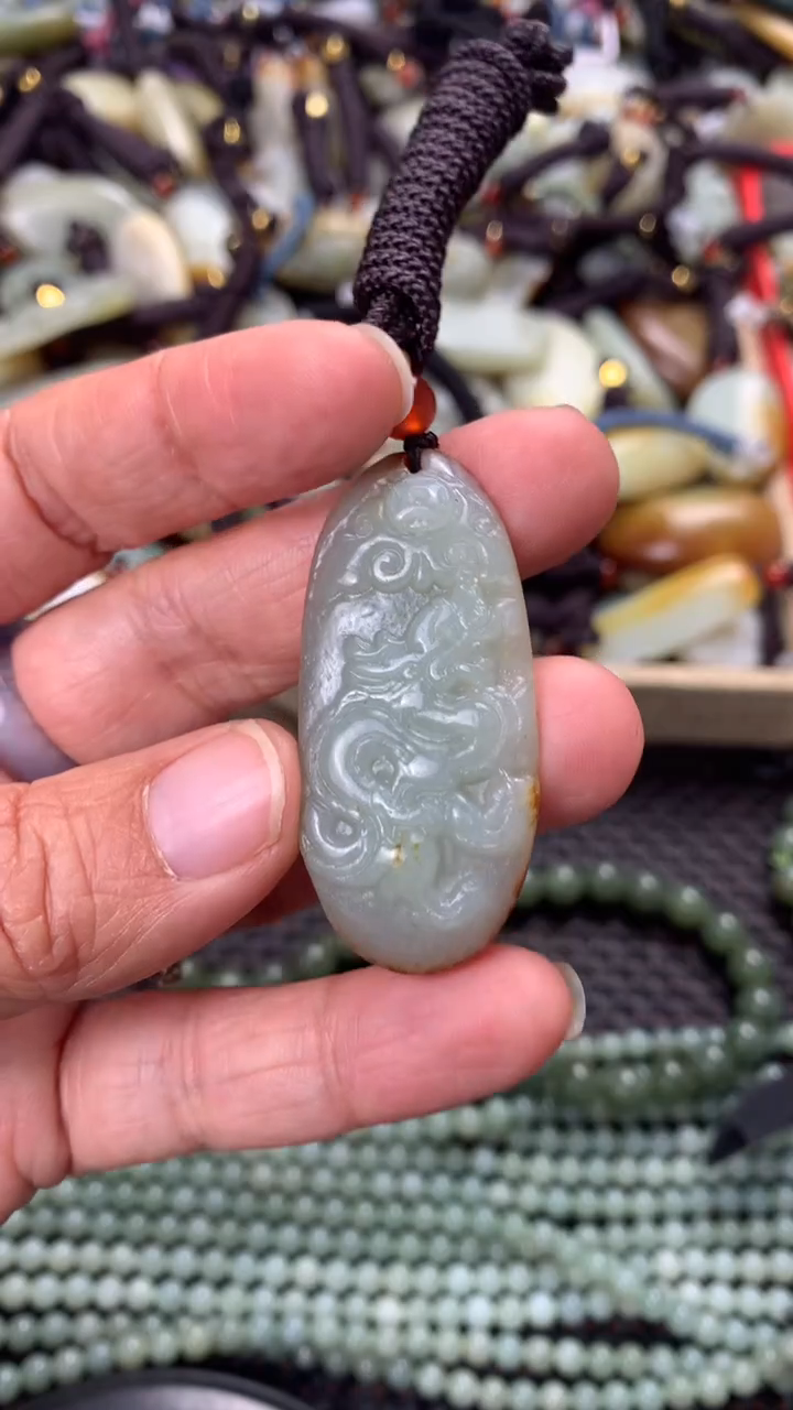 【闪购商品】和田玉颈饰未镶嵌多样性发货没有证书拍一发一有瑕