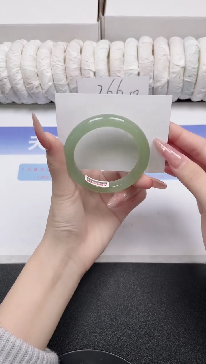 未镶嵌手镯石英质玉39-52.2