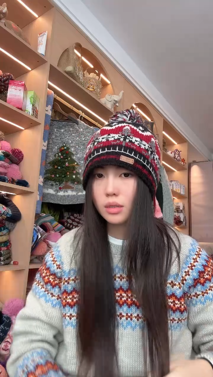 羊毛灰黑单球帽  