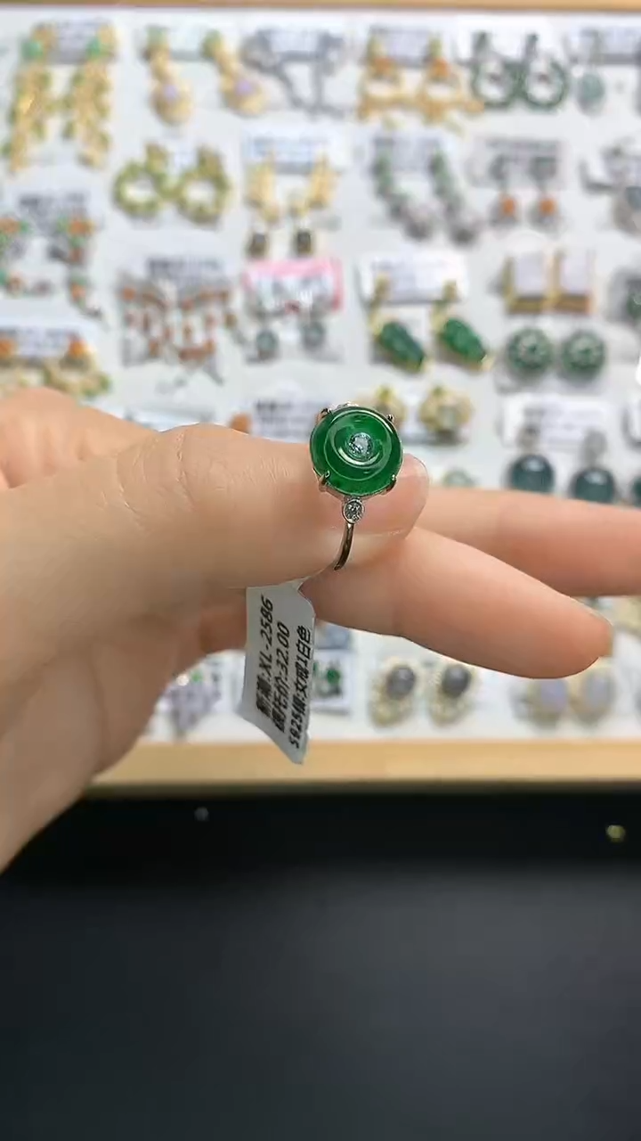 翡翠银S925镶嵌颈饰翡翠 银S925镶嵌 颈饰