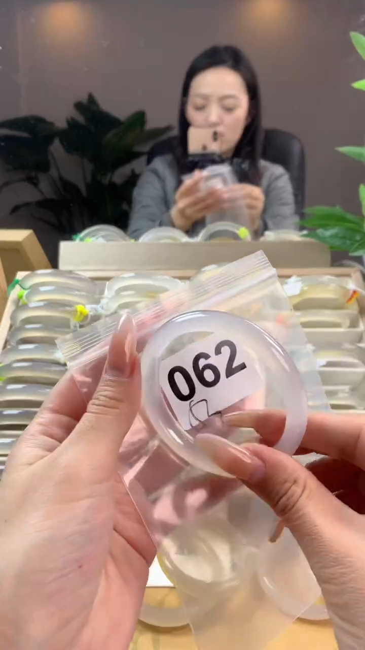 【闪购商品】玛瑙/玉髓手镯未镶嵌062