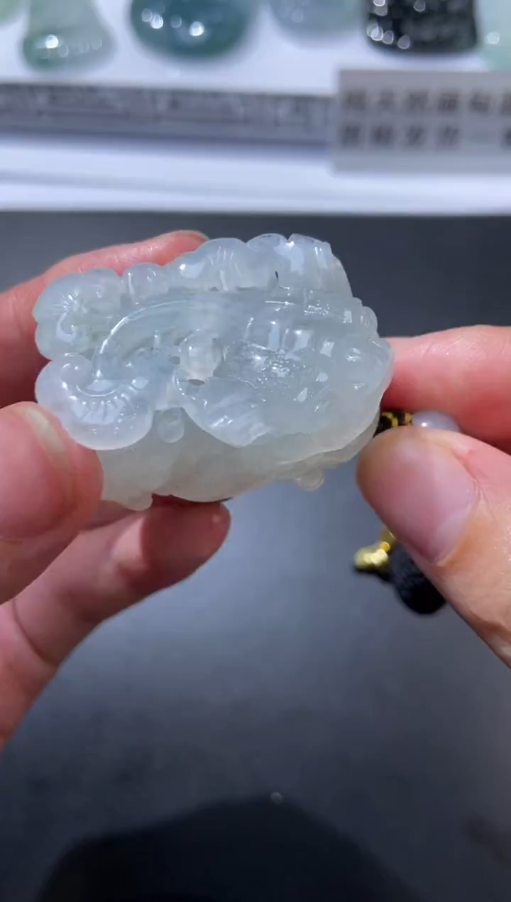 未镶嵌挂件翡翠376939   多人