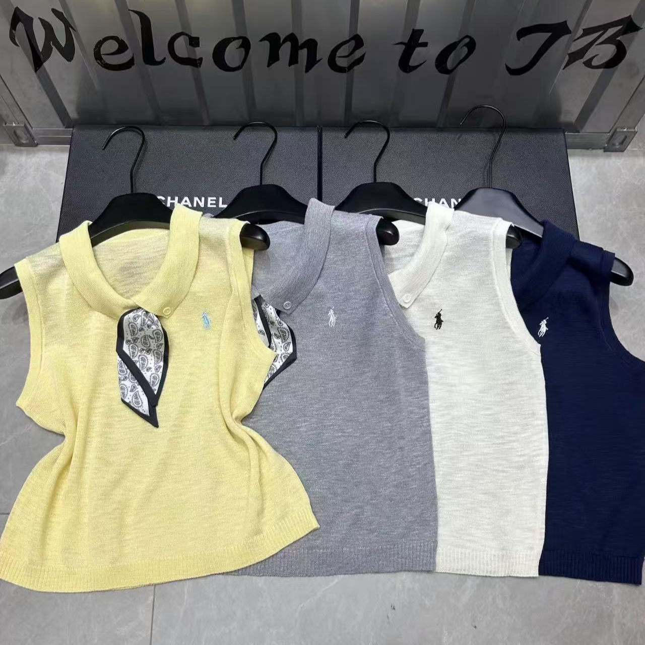 花倾慕小马刺绣翻领无袖针织背心新款韩版时尚气质丝巾针织衫3362