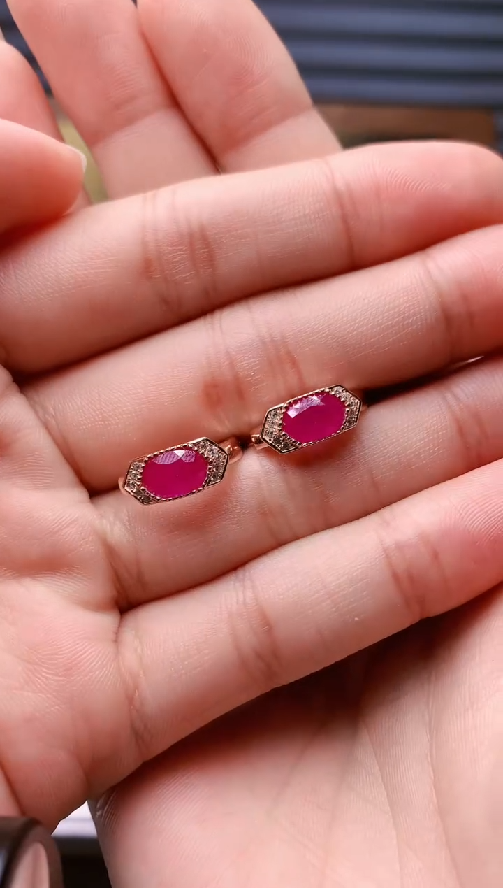 【闪购商品】红宝石耳饰银S925镶嵌........