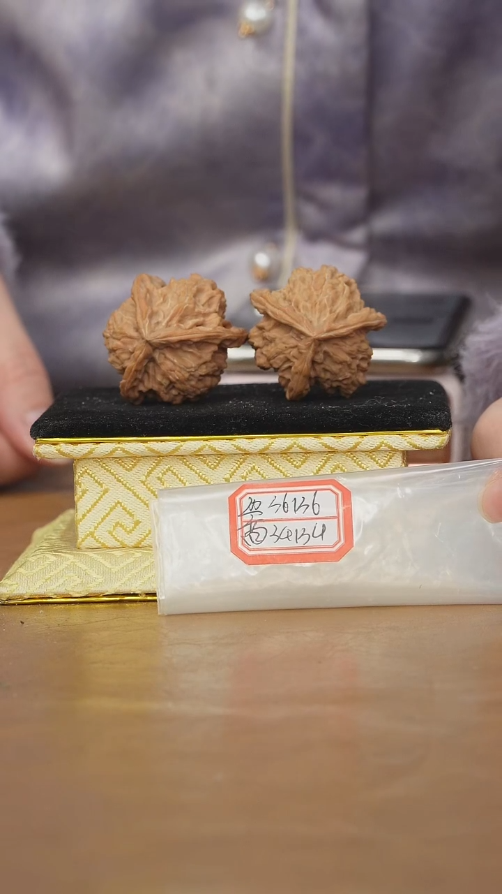 把件文玩核桃盘山三棱