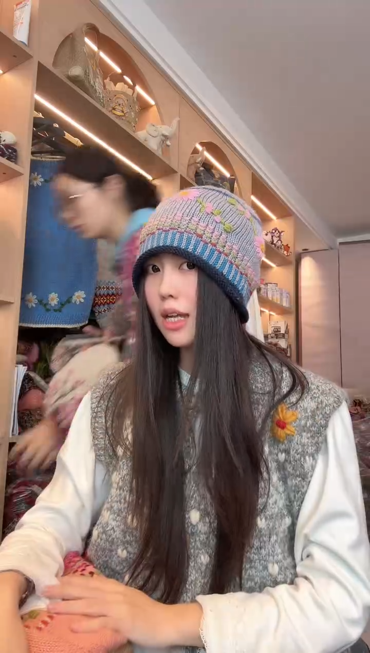 羊毛蓝色刺绣羊毛帽