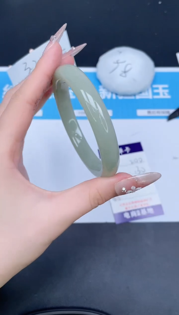 【闪购商品】石英质玉手镯未镶嵌200-62.7