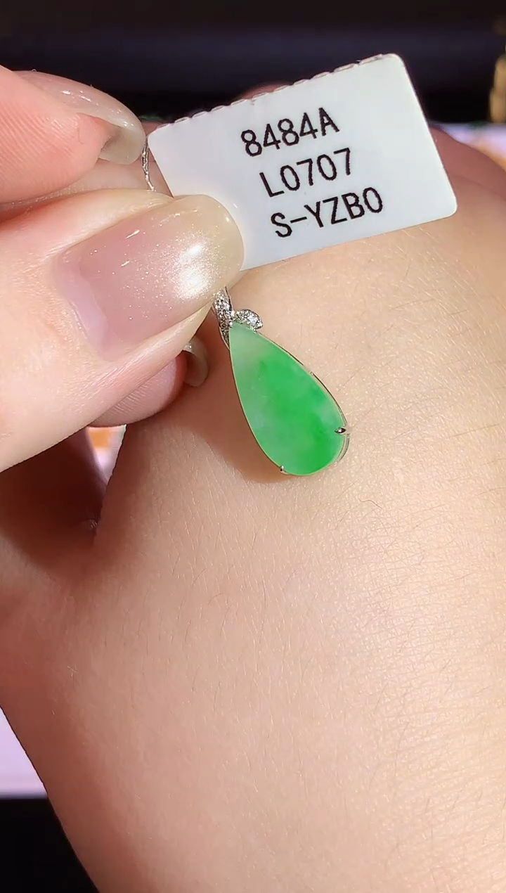 翡翠18K金镶嵌吊坠(不含链)L0707多样性发其一