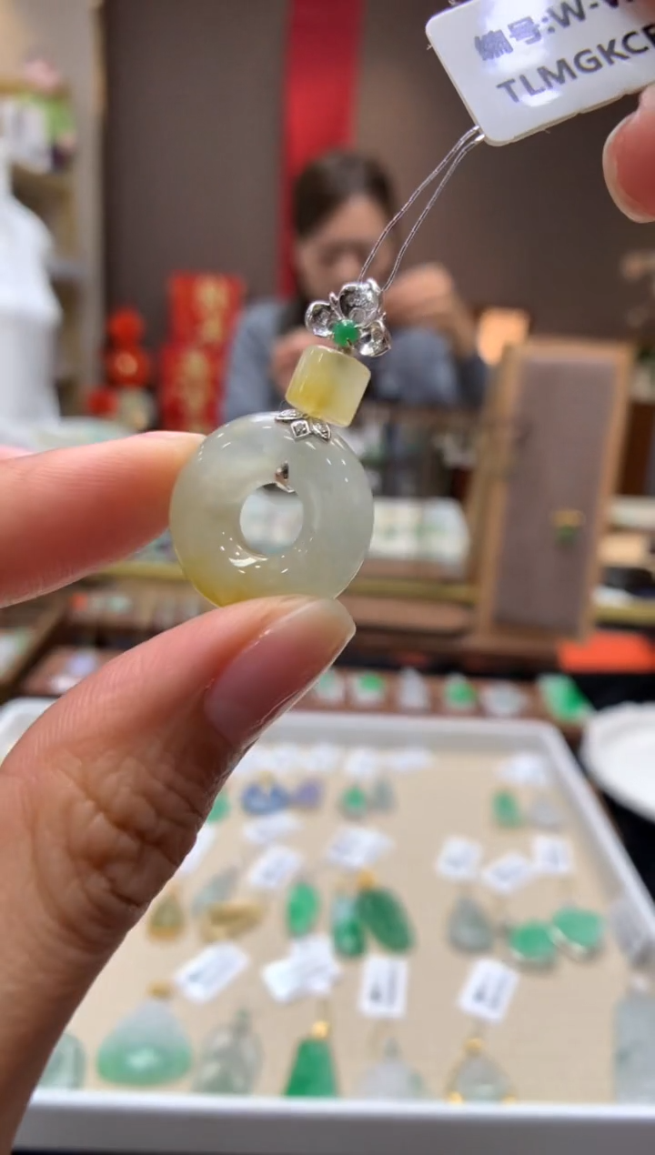 【闪购商品】翡翠颈饰18K金镶嵌甜甜圈