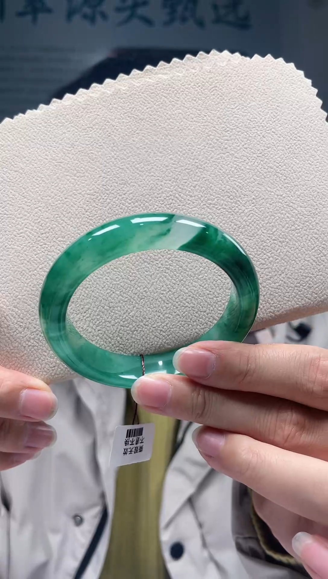 【闪购商品】石英质玉手镯未镶嵌非洲翠手镯多样性发货