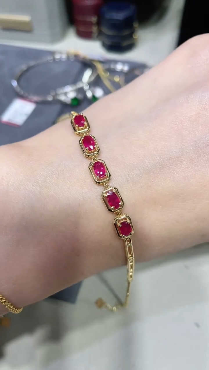 18K金镶嵌天然红宝石手链
