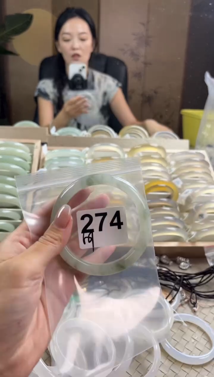 手镯玛瑙/玉髓未镶嵌天山翠默认微抠274