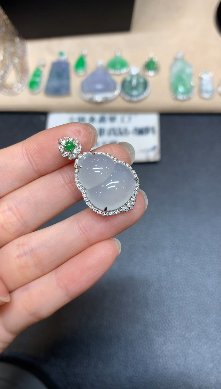 【闪购商品】翡翠颈饰18K金镶嵌葫芦【无服务费