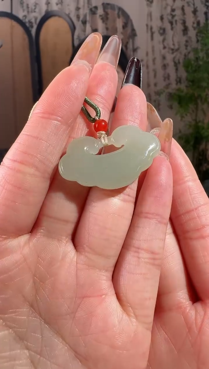 颈饰未镶嵌和田玉晴水锁