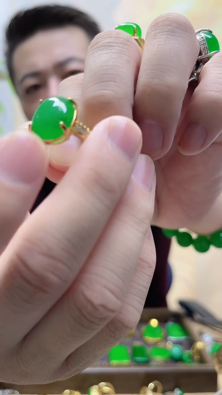 14K金镶嵌戒指翡翠翡翠戒指