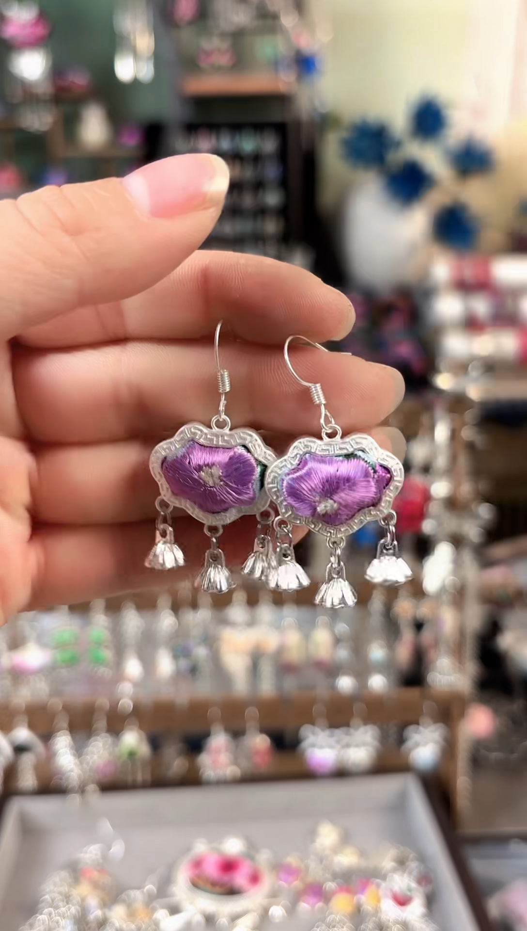 彩云南阁非遗老绣饰品111