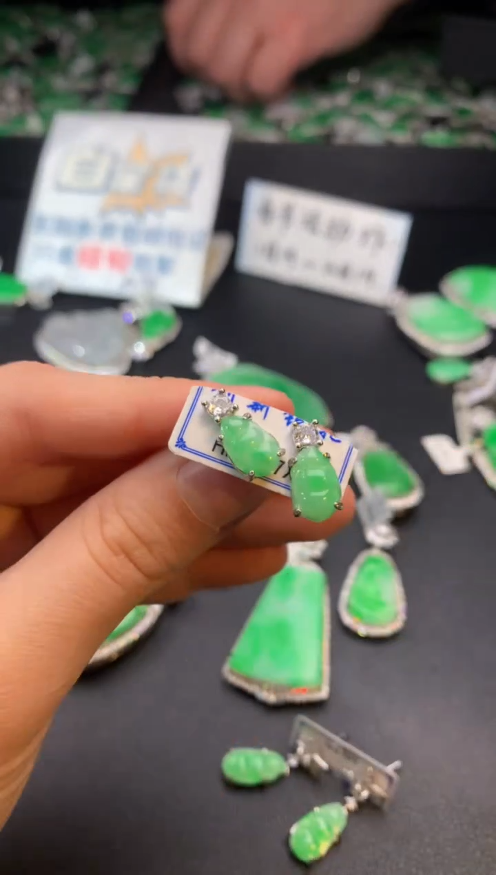 【闪购商品】翡翠耳饰银S925镶嵌翡翠