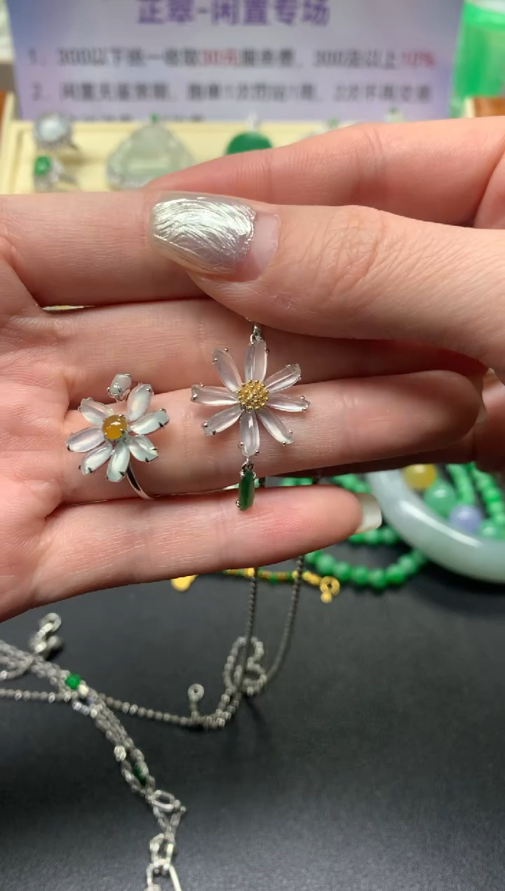 【闪购商品】翡翠吊坠(不含链)18K金镶嵌戒指加吊坠|3800+380