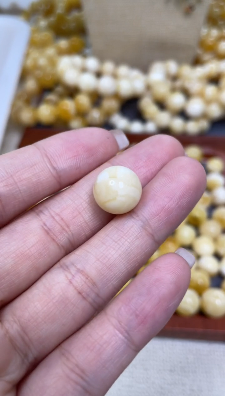 【闪购商品】琥珀颈饰未镶嵌原矿俄料蜜蜡圆珠