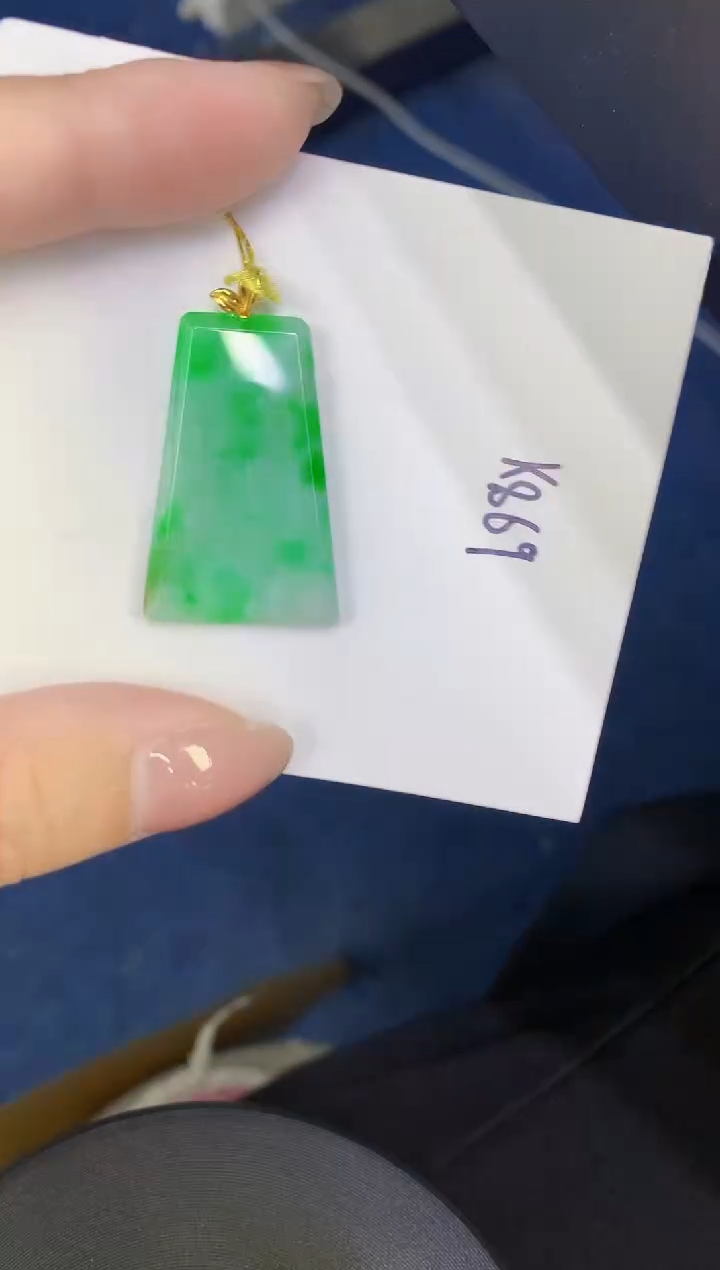 颈饰18K金镶嵌翡翠缅甸天然翡翠A货