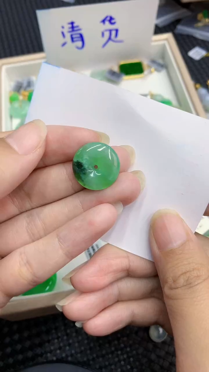 【闪购商品】翡翠颈饰未镶嵌            8