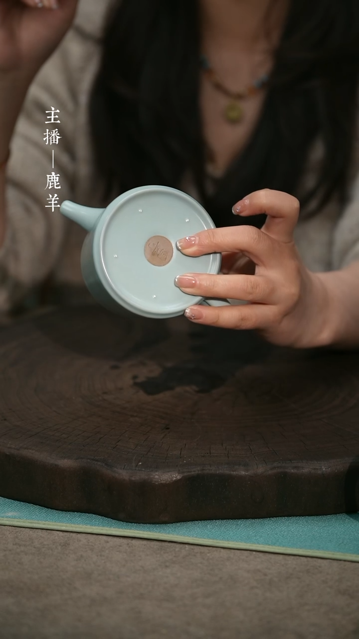 【闪购商品】@@王国奇天青井栏壶（手签）——龙羊