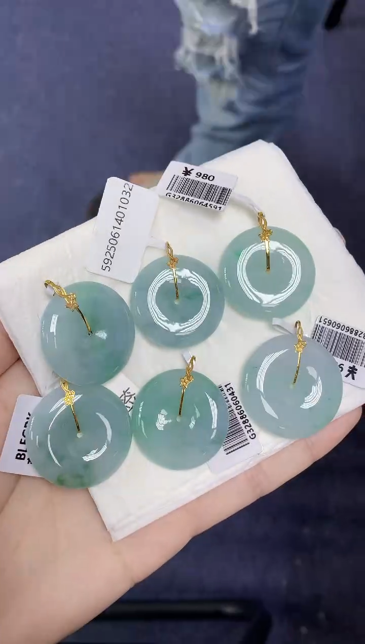 翡翠18K金镶嵌颈饰天然缅甸翡翠A货多样性发其一