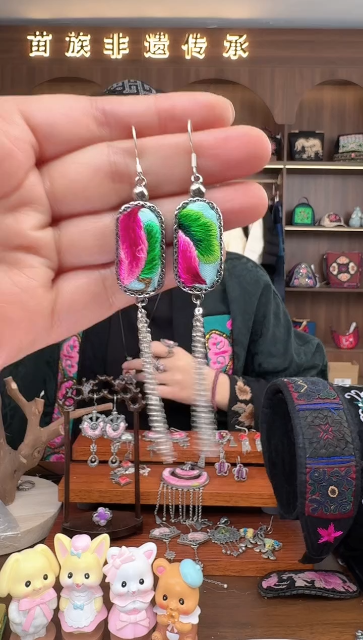 【闪购商品】织绣扶光苗绣传承63