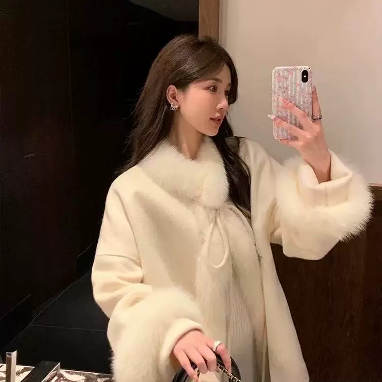 8860设计感蝴蝶结羊绒大衣【掉毛粘毛介意勿拍】