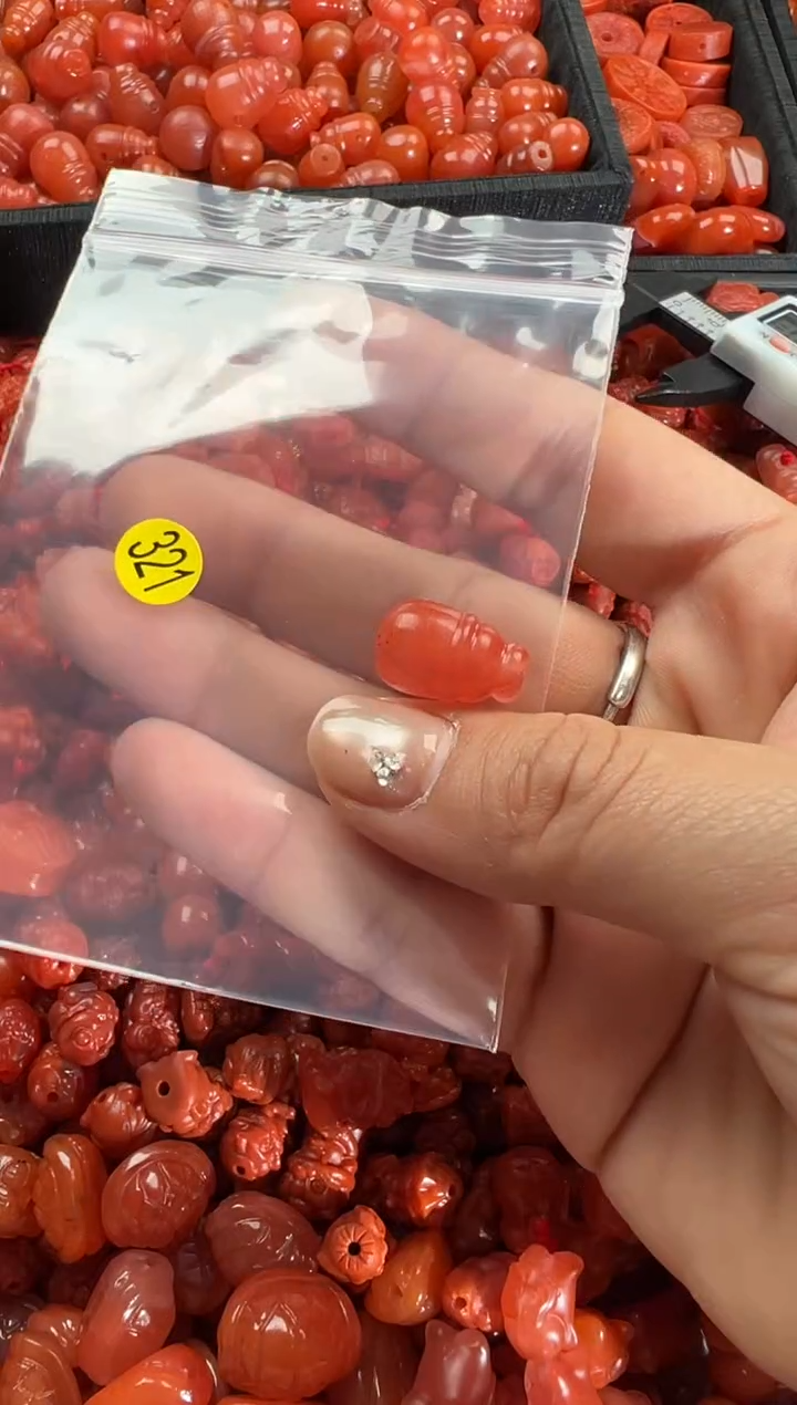 【闪购商品】南红玛瑙颈饰未镶嵌1