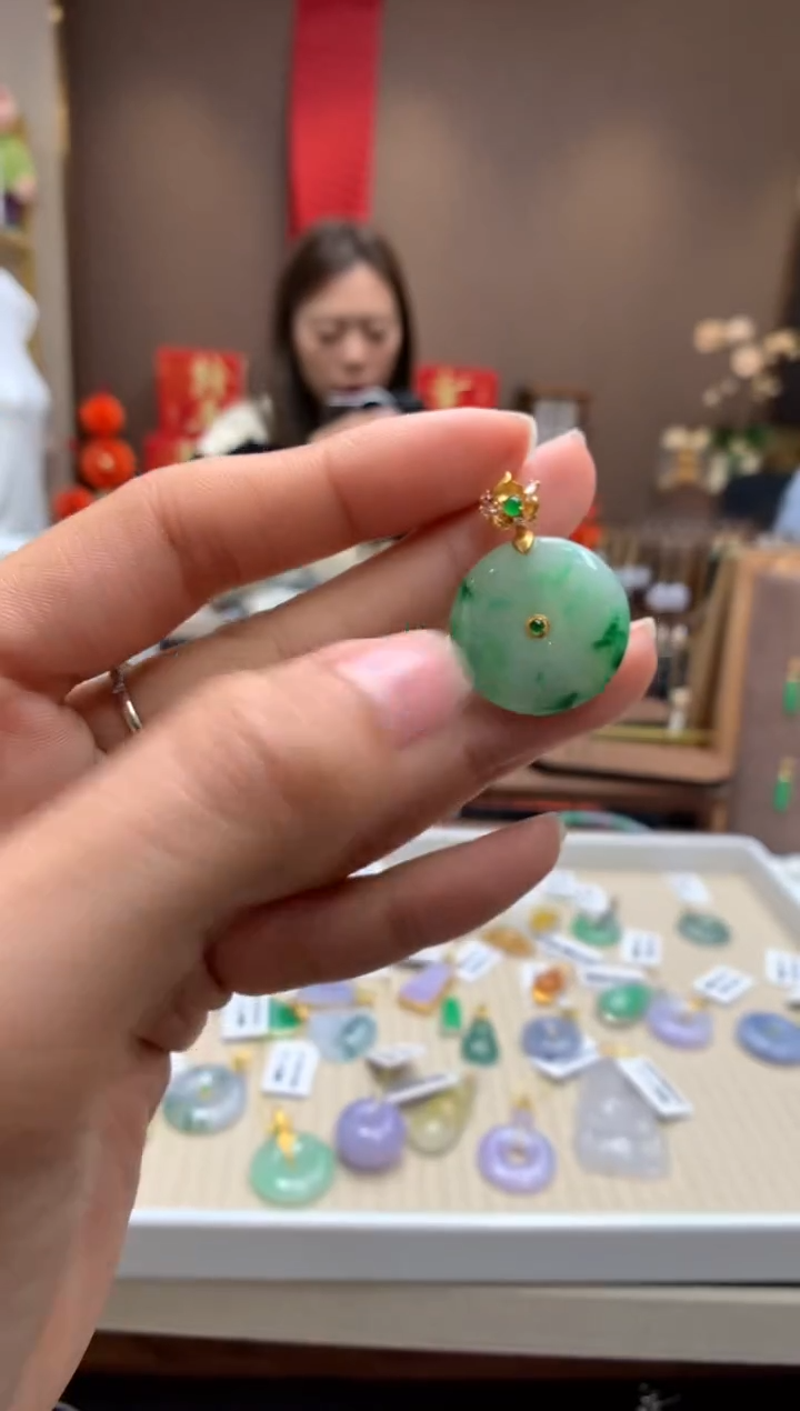 【闪购商品】翡翠颈饰18K金镶嵌平安扣