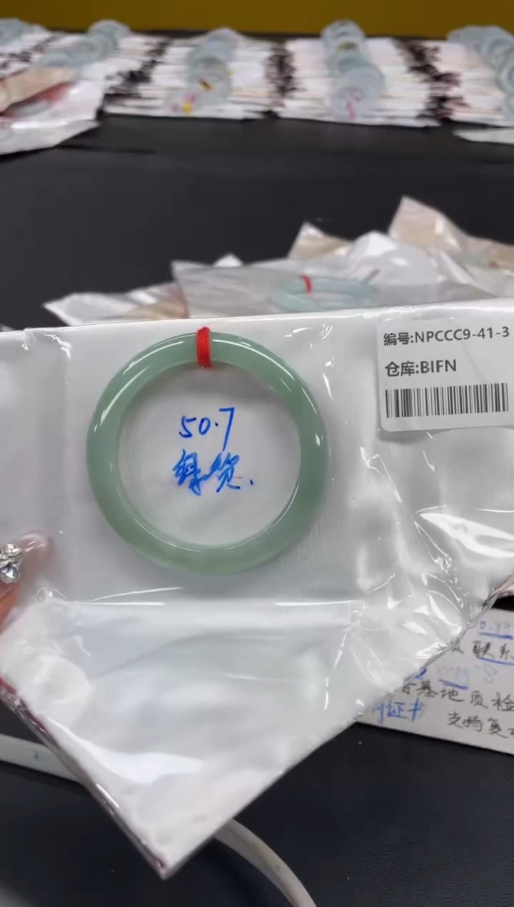 未镶嵌手镯翡翠翡翠手镯