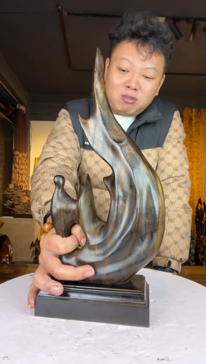 金丝楠.****.682金丝楠自然随型摆件