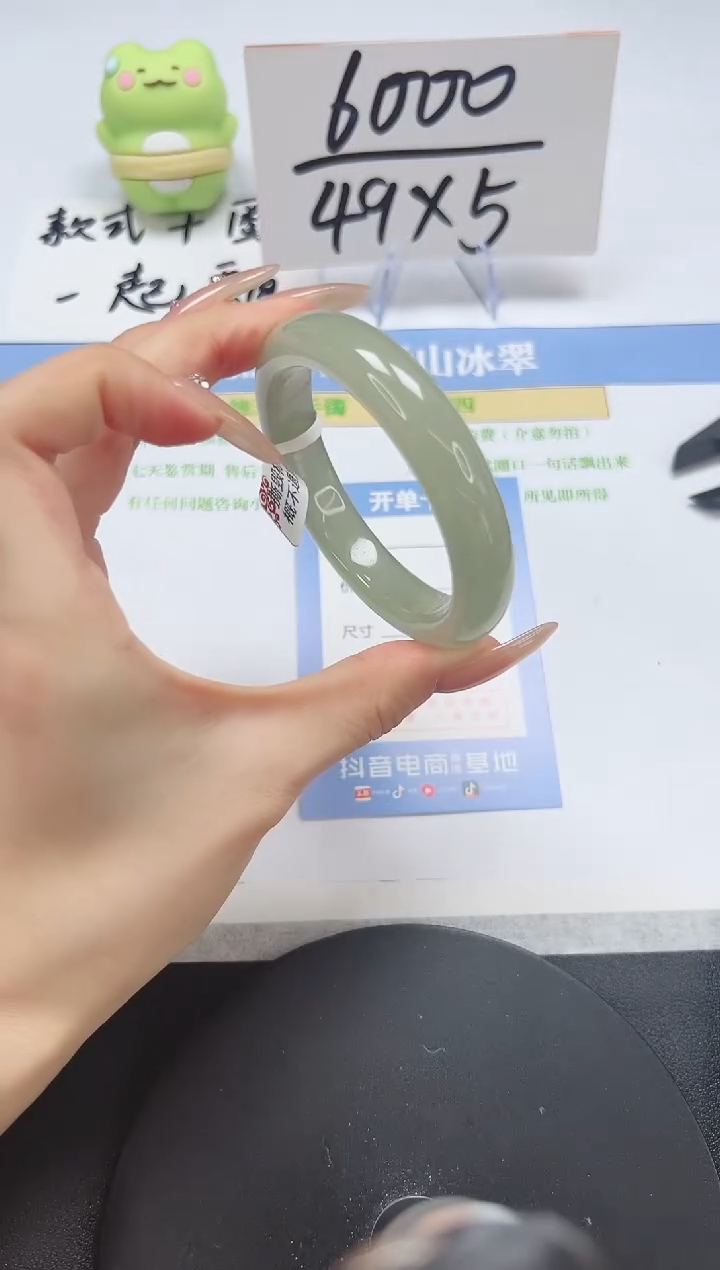 【闪购商品】石英质玉手镯未镶嵌A49-53.8