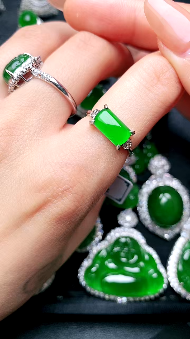 【闪购商品】翡翠戒指银S925镶嵌马鞍女戒