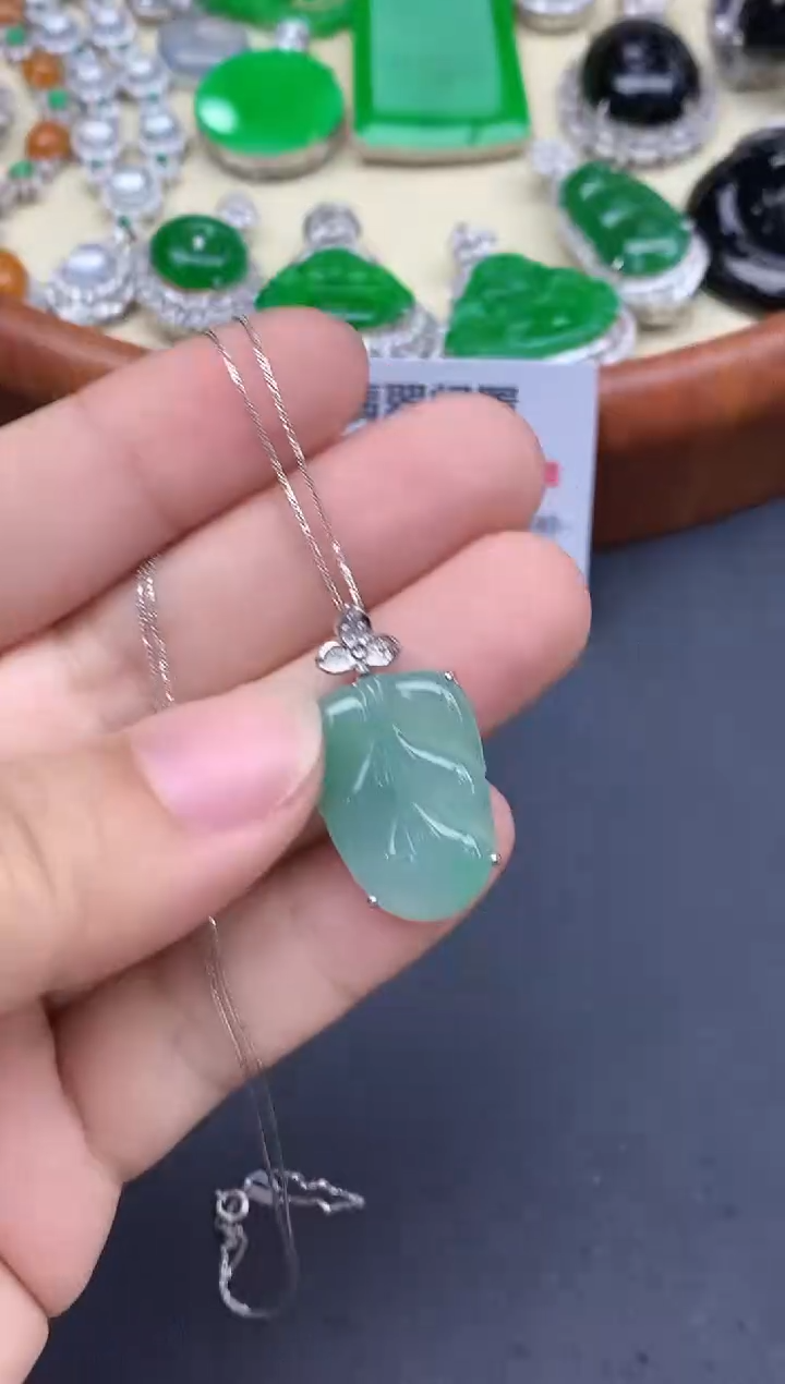 颈饰18K金镶嵌翡翠365-中国好珍宝