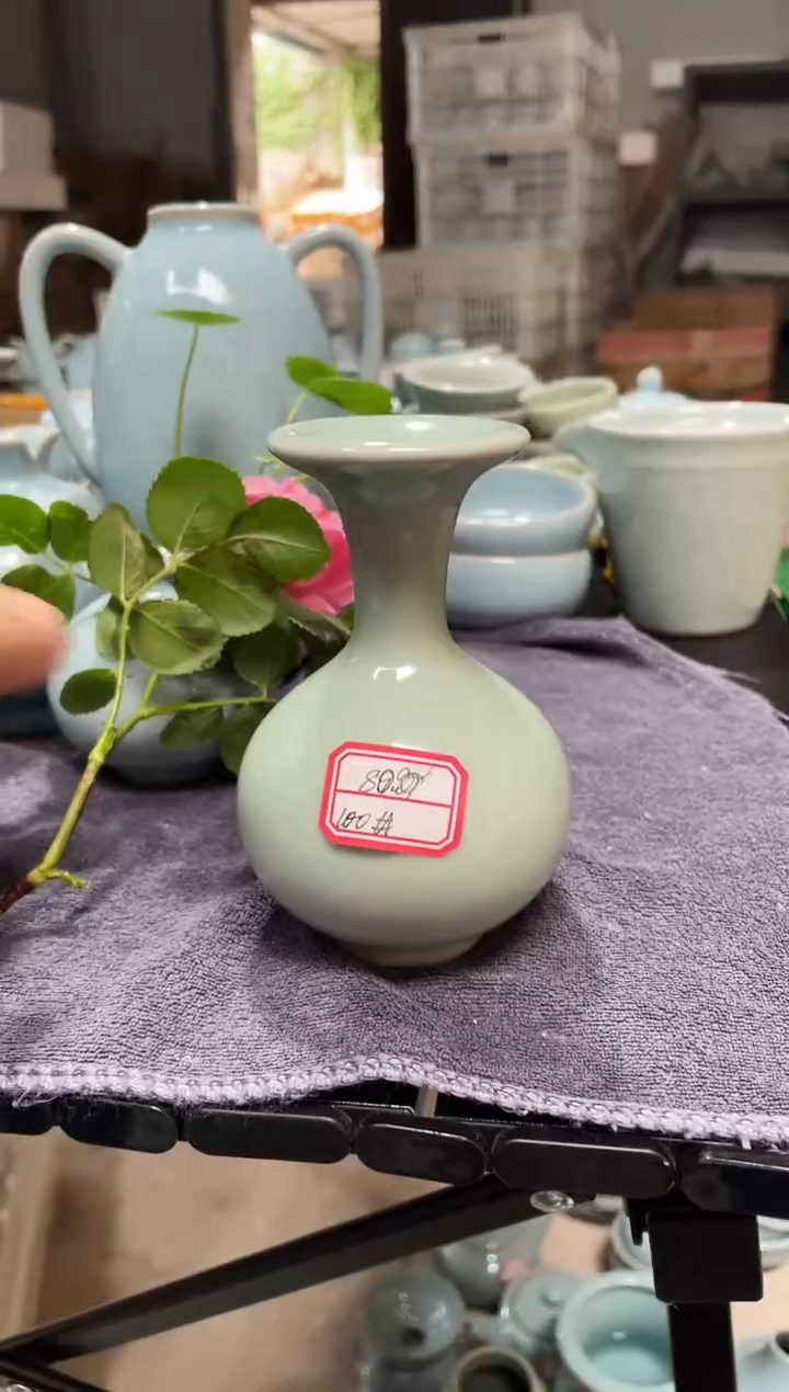 其他100##小花器 微瑕 荷叶青釉