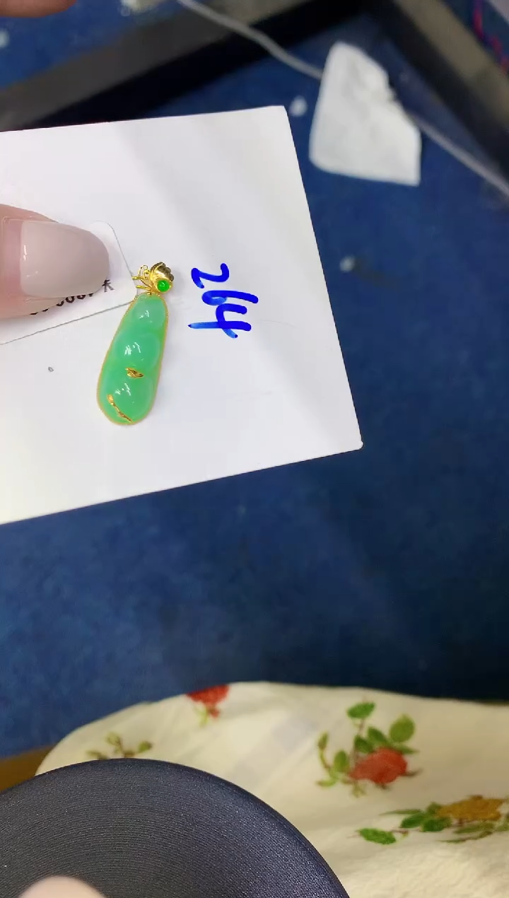 颈饰18K金镶嵌翡翠缅甸天然翡翠A货
