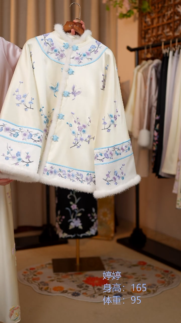 织绣白色桑蚕丝冬款上衣