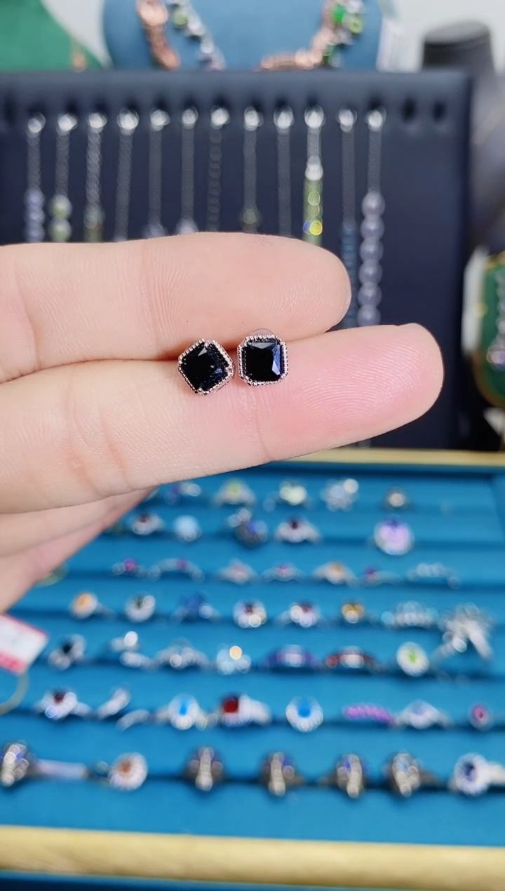 【闪购商品】尖晶石耳钉银S925镶嵌1121